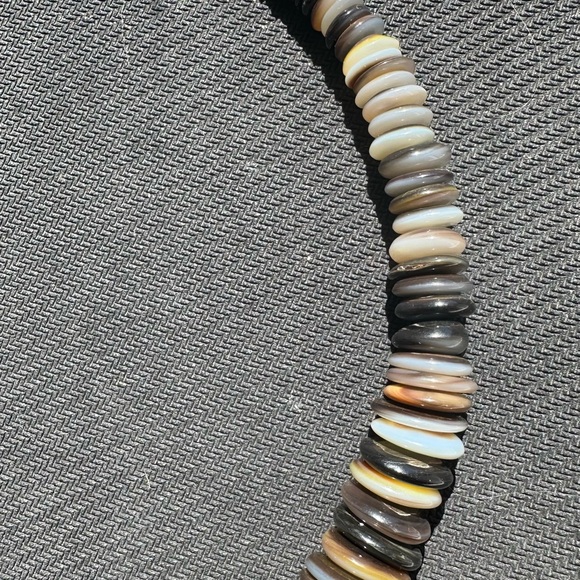 Hand Crafted “One of a Kind” Tahitian Shell & Sterling Silver Necklace - Picture 4 of 4